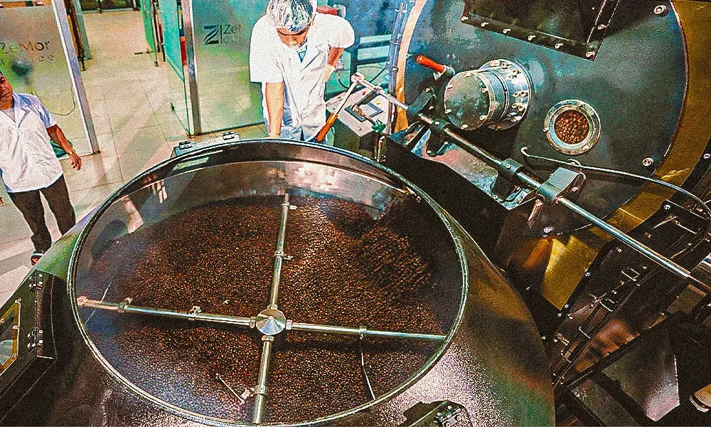 Mua cà phê pha phin tại Xưởng Việt Thiên